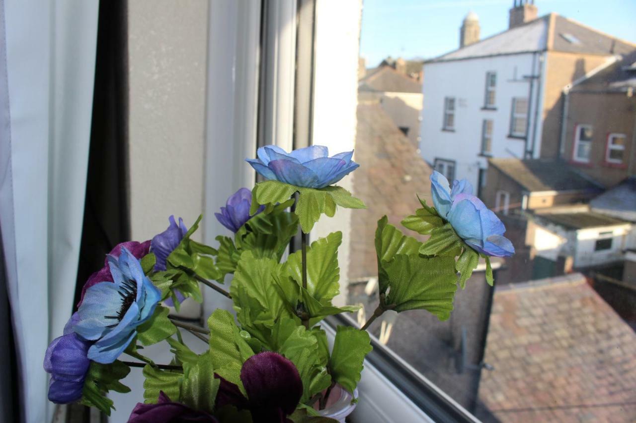 John St Town House - Self Catering - Guesthouse Style - Great Value Family And Double Rooms Workington Dış mekan fotoğraf